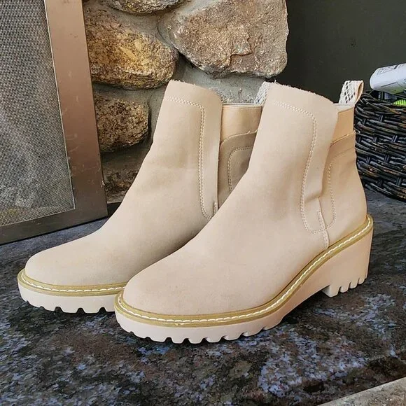 NWOT Nicole Miller New York Tan Pocas Wedge Lug Platform Chelsea Boots Size 9 - Picture 9 of 16